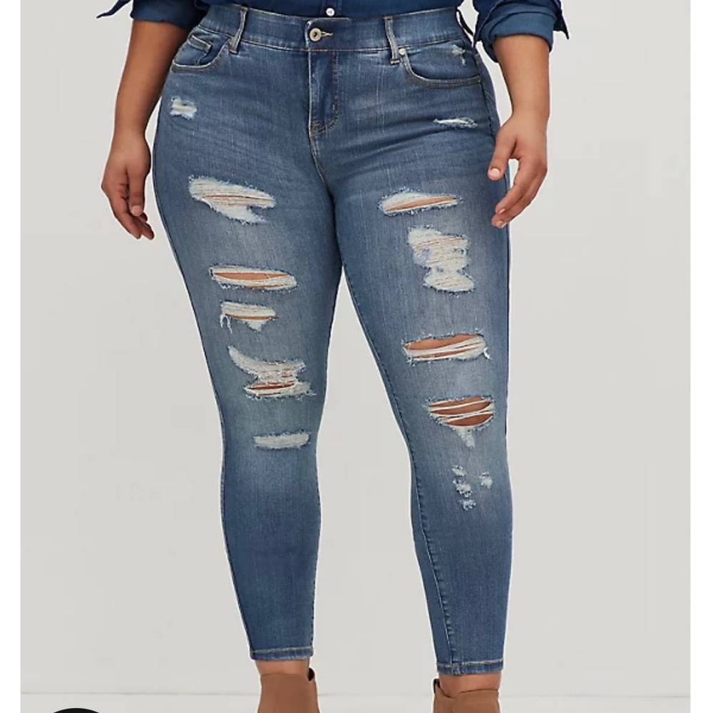 BOMBSHELL SKINNY PREMIUM STRETCH HIGH-RISE DESTRUCTED JEAN